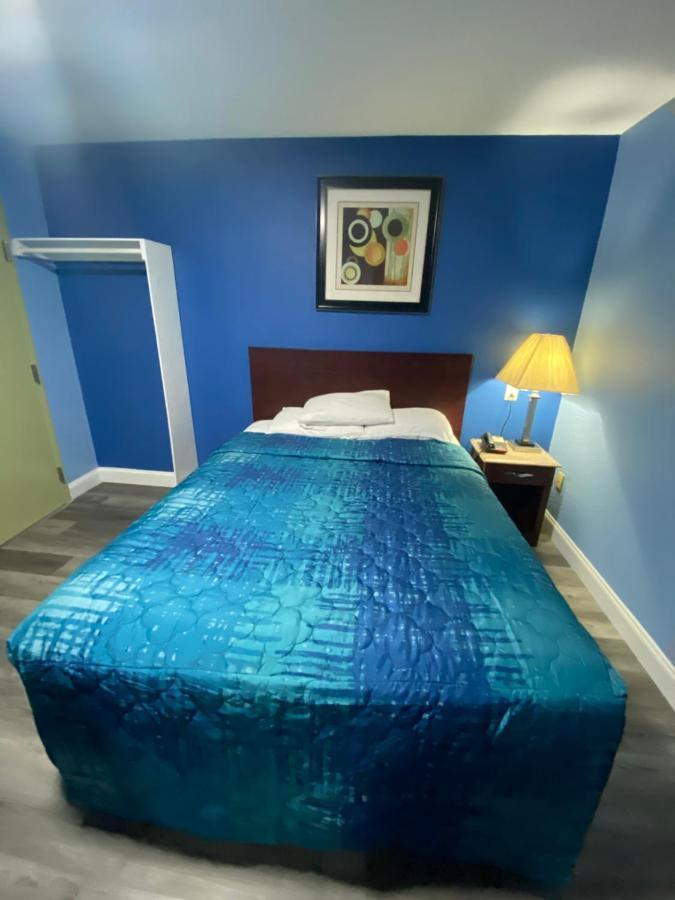 Red Carpet & Motel 2*